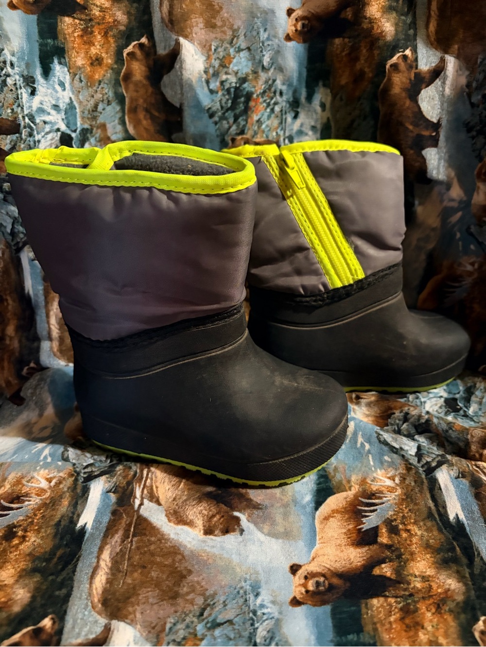 wonder nation Black and Neon Yellow Kids Snow Boots